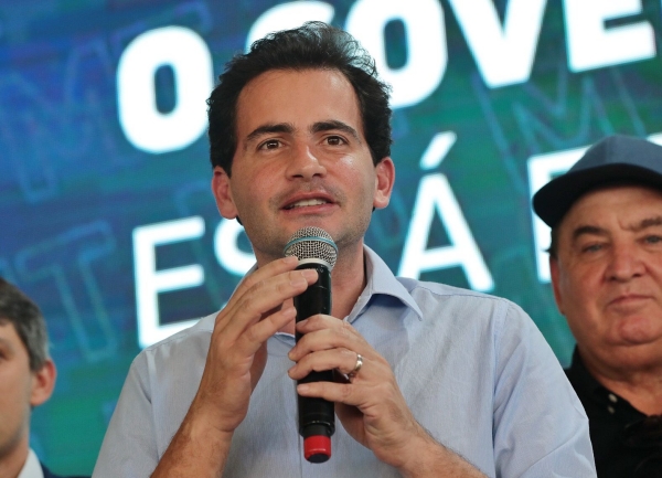 Governador dá posse a Fábio Garcia como secretário-chefe da Casa Civil
